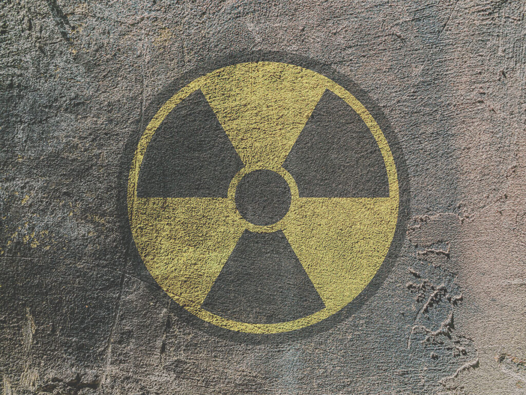 俄烏戰爭仍然持續，依未見盡頭，很多烏克蘭城市仍被戰火摧殘著。世人除了期盼此戰爭儘早結束之餘，也擔心此戰爭會引發核戰或甚至第三次世界大戰。