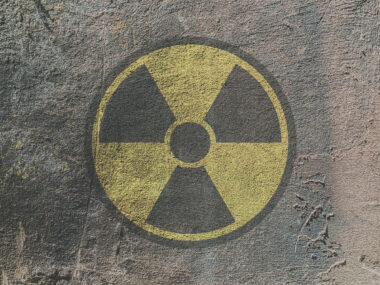 俄烏戰爭仍然持續，依未見盡頭，很多烏克蘭城市仍被戰火摧殘著。世人除了期盼此戰爭儘早結束之餘，也擔心此戰爭會引發核戰或甚至第三次世界大戰。