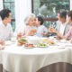 家人進餐要歡愉